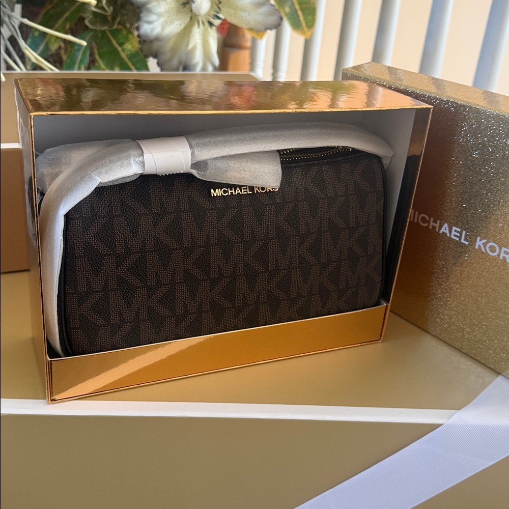 Michael Kors Crossbody Purses Brand New Authentic 9x5 - Picture 8 of 9